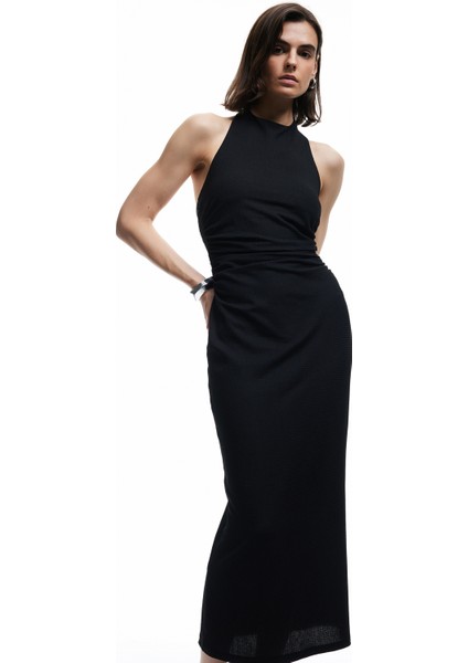 Bürümcük Kumaş Sırt Dekolteli Büzgülü Halter Yaka Midi Elbise