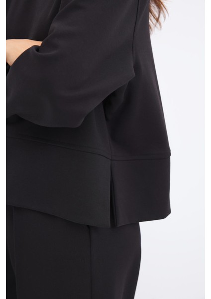 Oversize Yandan Yırtmaçlı Kısa Sweatshirt Siyah modelleri