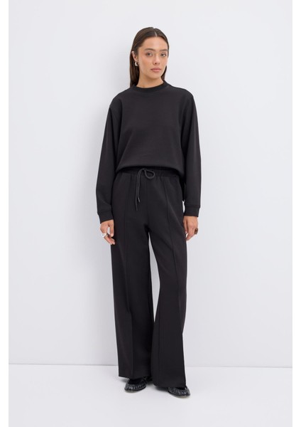 Oversize Yandan Yırtmaçlı Kısa Sweatshirt Siyah indirimleri