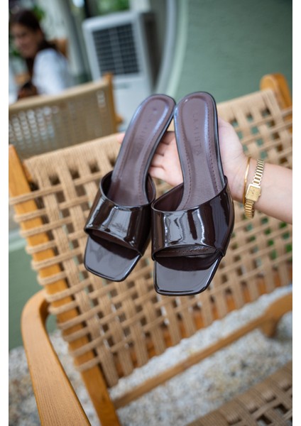 Perla Acı Kahve Küt Burun Kadın Topuklu Terlik fırsatları