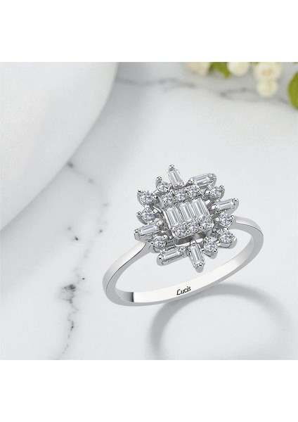 0.36 Karat Pırlanta Baget Yüzük L059454 fiyatları