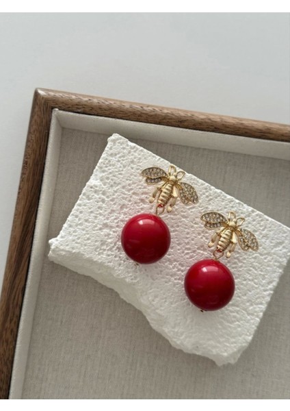 Marka Model Arılı Küpe Kırmızı