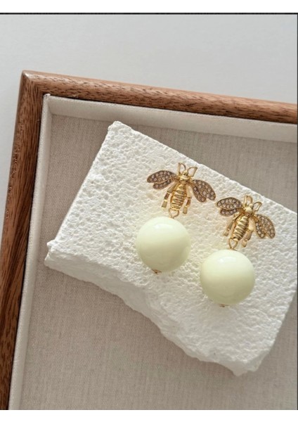 Marka Model Arılı Küpe Krem