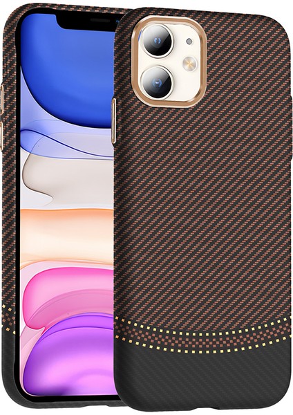 - Apple iPhone 11 Kılıf M-Safe Şarj Özellikli Karbon Fiber Görünümlü Gros Kapak - Gold-Siyah - T36924