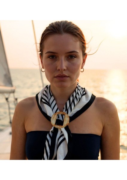 Parlak Saten Kumaş Inci Detaylı Şık Fular Kolye fiyatları