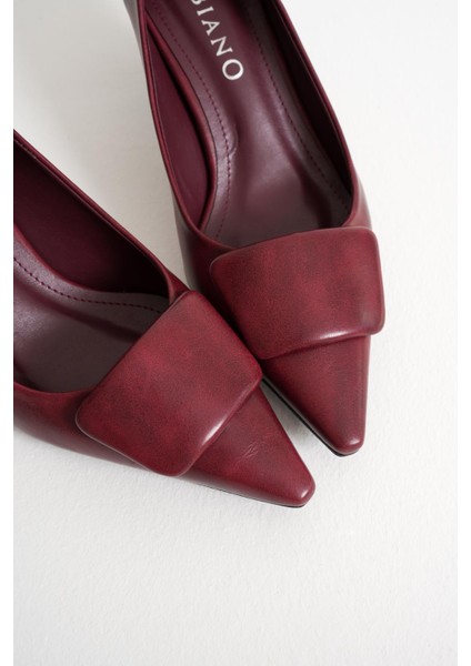 Verona Bordo Sivri Burunlu Kadın Toka Detay Alçak Ince Topuklu Klasik Ayakkabı (5.5cm) fiyatları