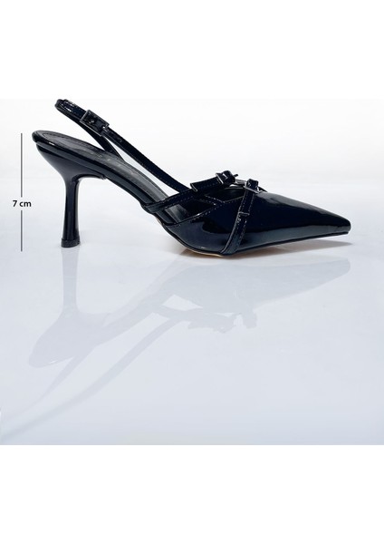 Tokalı Bant Detaylı Sivri Burunlu Rugan Topuklu Ayakkabı