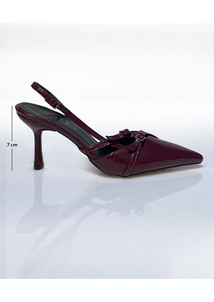 Tokalı Bant Detaylı Sivri Burunlu Rugan Topuklu Ayakkabı