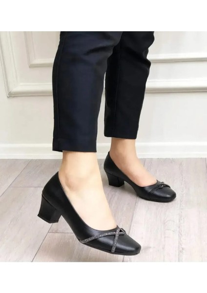 Kadın Siyah Taşlı Parlak Fincan Kısa Kalın Topuklu Rahat Günlük Anatomik Casual Abiye Anne Ayakkabı