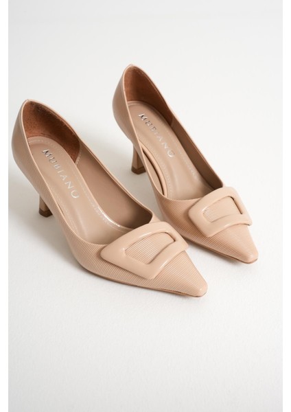 Valora Bej Sivri Burunlu Kadın Rugan Toka Detay Ince Topuklu Klasik Ayakkabı (7cm)