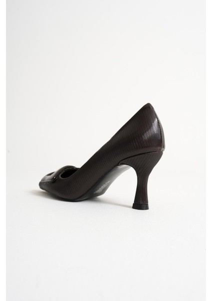 Valora Kahve Sivri Burunlu Kadın Rugan Toka Detay Ince Topuklu Klasik Ayakkabı (7cm) fırsatları