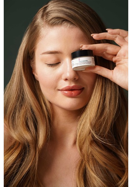 Eye-Mazing Renewing & Anti Dark Circle Eye Cream modelleri