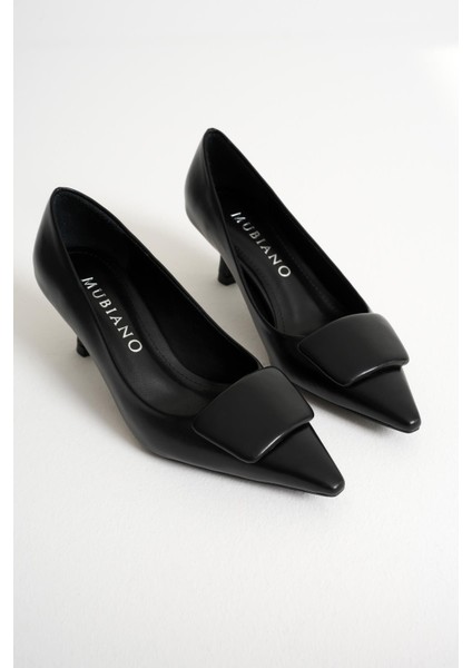 Verona Siyah Sivri Burunlu Kadın Toka Detay Alçak Ince Topuklu Klasik Ayakkabı (5.5cm)