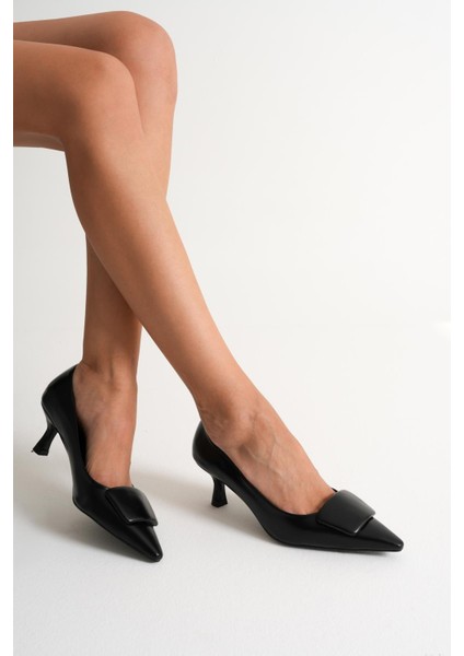 Verona Siyah Sivri Burunlu Kadın Toka Detay Alçak Ince Topuklu Klasik Ayakkabı (5.5cm) indirimleri
