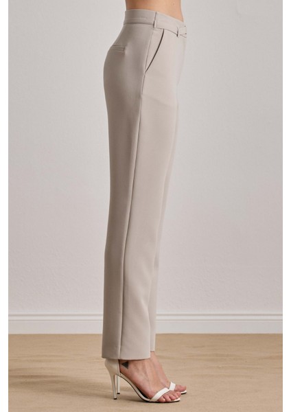 Bilekte Boy Bej Dokuma Pantolon modelleri