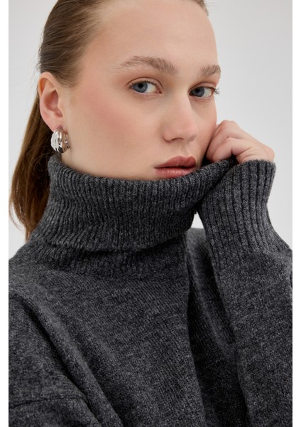 Antrasit Boğazlı Triko Kazak ve Pileli Mini Etek İkili Takım 2361 fırsatları