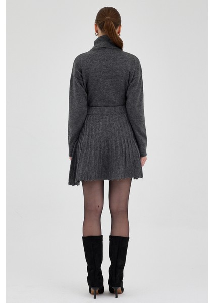 Antrasit Boğazlı Triko Kazak ve Pileli Mini Etek İkili Takım 2361 indirimleri