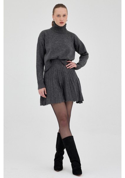 Antrasit Boğazlı Triko Kazak ve Pileli Mini Etek İkili Takım 2361