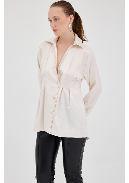 Bej Kruvaze Kesim Taş İşlemeli Kadın Saten Gömlek 8149A