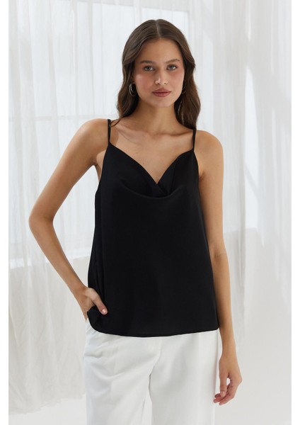 Askılı Degaje Yaka Saten Bluz Sıyah fırsatları