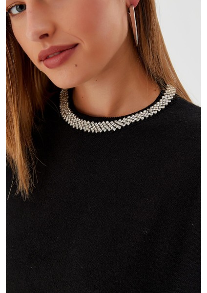 Yakası Taşlı Kısa Kol Triko Kazak Sıyah fırsatları