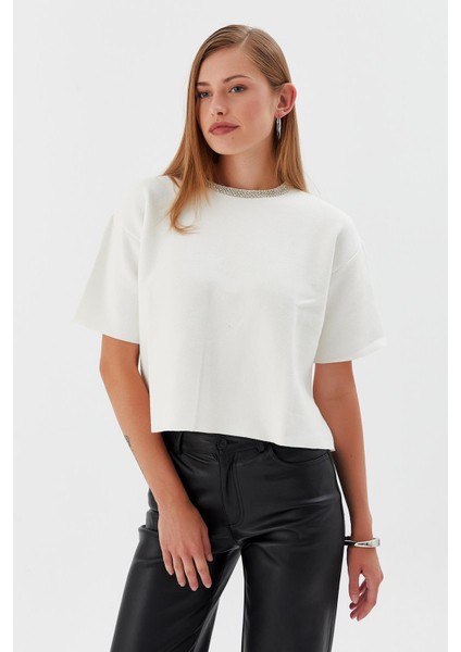 Yakası Taşlı Kısa Kol Triko Kazak Krem fırsatları