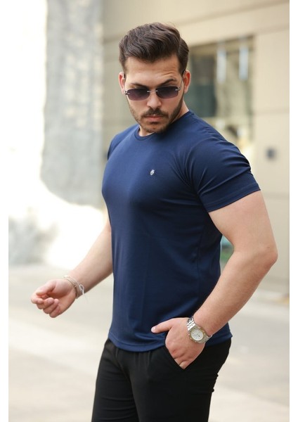 Erkek Bisiklet Yaka Arma Detaylı Basic Kısa Kollu Tişört fiyatları