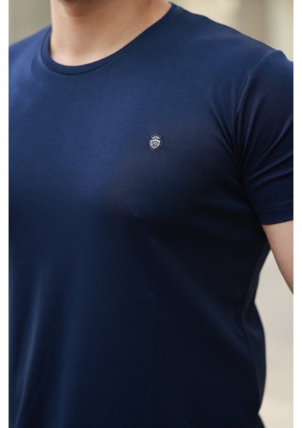 Erkek Bisiklet Yaka Arma Detaylı Basic Kısa Kollu Tişört modelleri