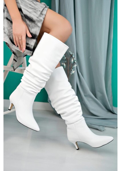 Kadın Tamara Beyaz Cilt Körüklü Sivri Burun Çivi Topuk Çizme fırsatları