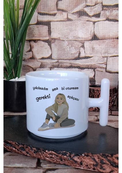 Yıkılmadım Ama Bi Oturmam Gerekti Açıkçası Baskılı Hediyelik T Kulplu Latte Fincanı Kupa Bardak