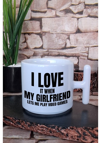I Love It When My Girlfriend Lets Me Play Games Hediye Baskılı T Kulplu Latte Fincanı Kupa Bardak