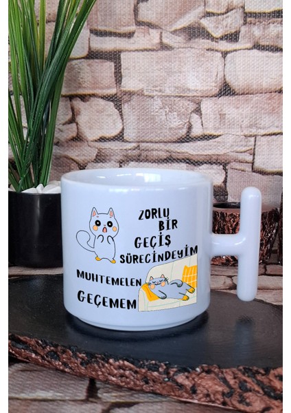 Zorlu Bir Geçiş Sürecindeyim Muhtemelen Geçemem Baskılı T Kulplu Latte Fincanı Kupa Bardak