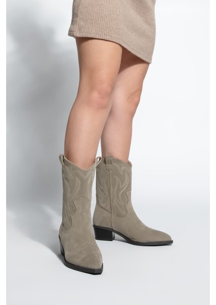 Kadın Sivri Burun Nakışlı Western Bot Nilva Vizon Süet fırsatları