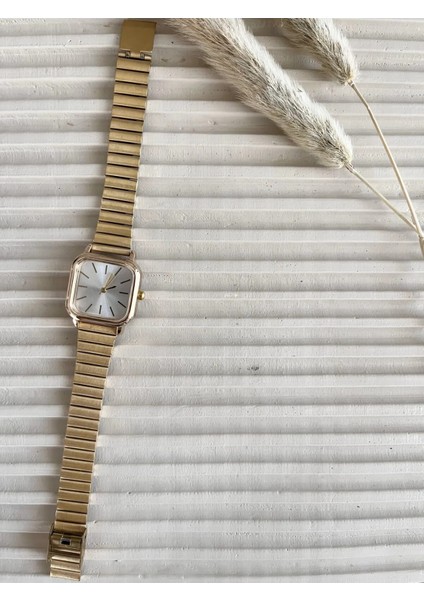 HBCV Kare Minimal Kadın Kol Saati – Paslanmaz Çelik Kordon, Metal Kasa, 1 ATM Su Geçirmez, Günlük Şık Kullanım fırsatları