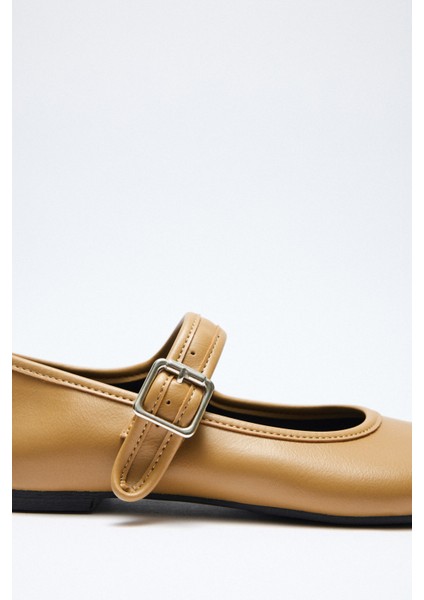 Babet 2526 - Parmak Arası Tek Bantlı Karamel Kadın Babet