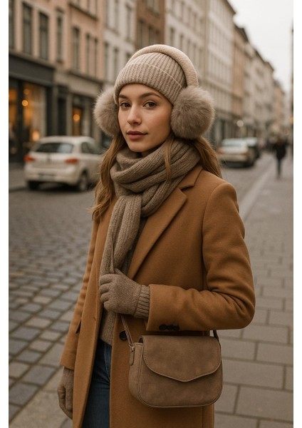 Katlanabilir Peluş Kulaklık – Yumuşak, Sıcacık & Şık Tasarım