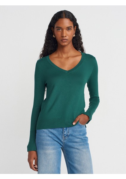 10427 V Yaka Kolu Yırtmaçlı Kazak-K.zümrüt