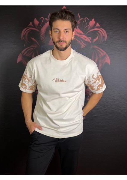 Göğüs ve Kol Baskılı %100 Pamuk T-Shirt