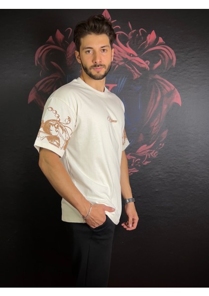 Göğüs ve Kol Baskılı %100 Pamuk T-Shirt fiyatları