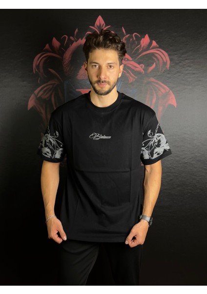 Göğüs ve Kol Baskılı %100 Pamuk T-Shirt