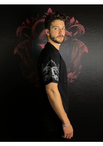 Göğüs ve Kol Baskılı %100 Pamuk T-Shirt fiyatları