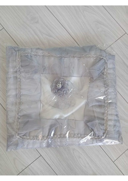 Gül Motifli Satenden Süngerli Bohça, Geniş Tül Kenar, Fermuarlı, 40X20 cm modelleri