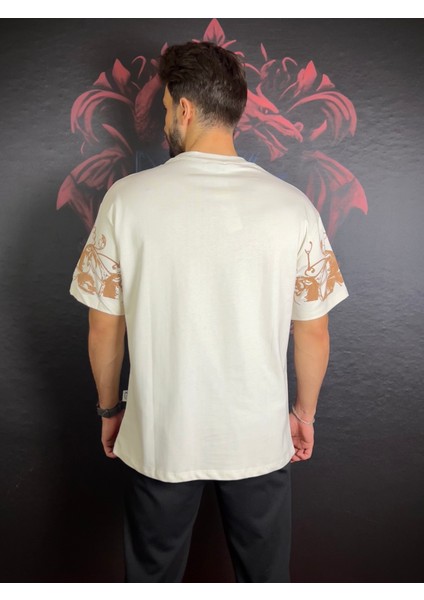 Göğüs ve Kol Baskılı %100 Pamuk T-Shirt fırsatları