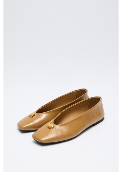 Babet 2528 - Gold Taş Detaylı Karamel Kadın Babet fiyatları