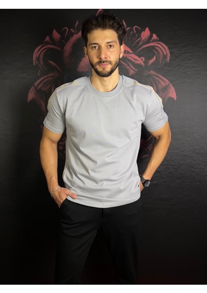 Omuz Detaylı %pamuk T-Shirt