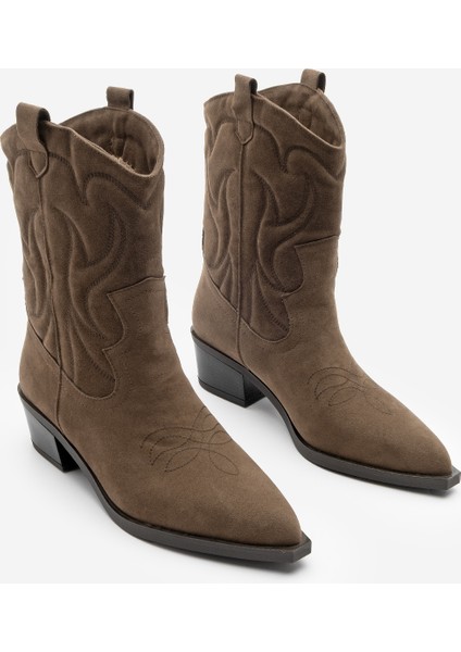 Kadın Sivri Burun Nakışlı Western Bot Nilva indirimleri