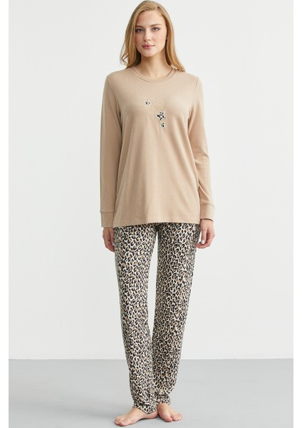 Yumoş Dokulu Leopar Desenli Kışlık Pijama - Bej
