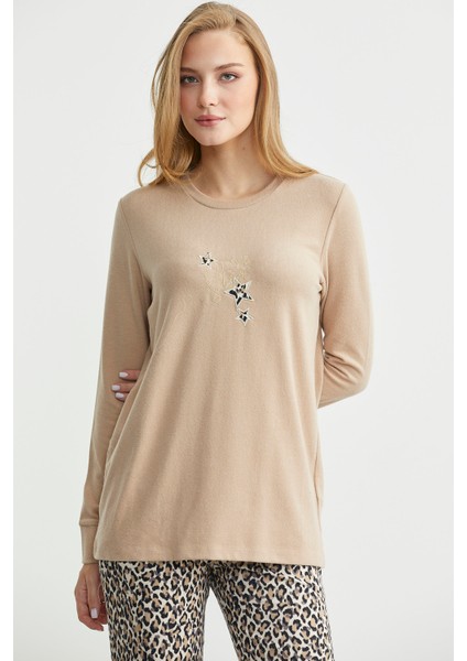 Yumoş Dokulu Leopar Desenli Kışlık Pijama - Bej fiyatları