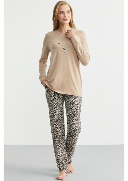 Yumoş Dokulu Leopar Desenli Kışlık Pijama - Bej modelleri