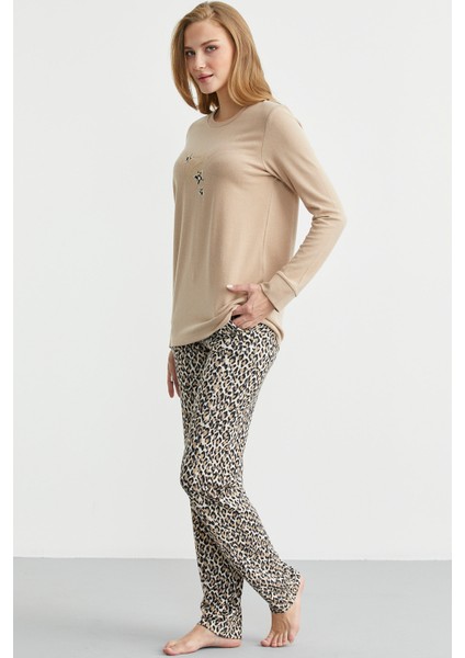 Yumoş Dokulu Leopar Desenli Kışlık Pijama - Bej fırsatları
